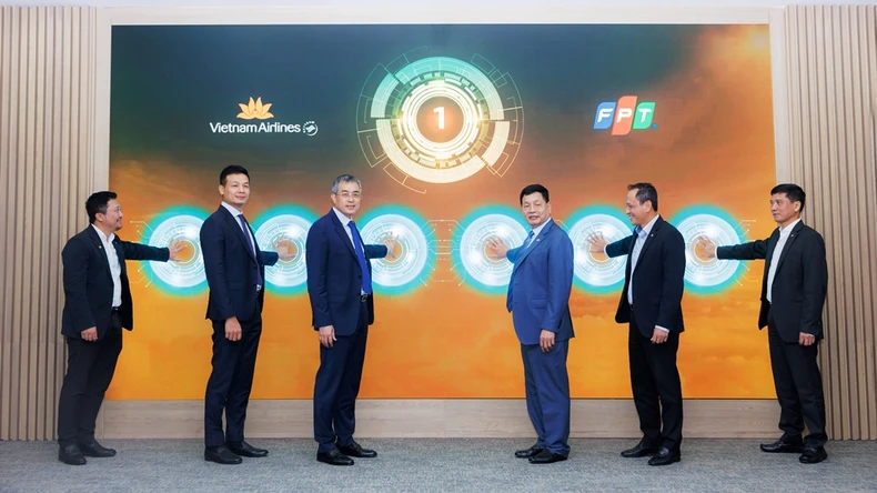 Vietnam Airlines and FPT cooperate to promote comprehensive digital transformation photo 2