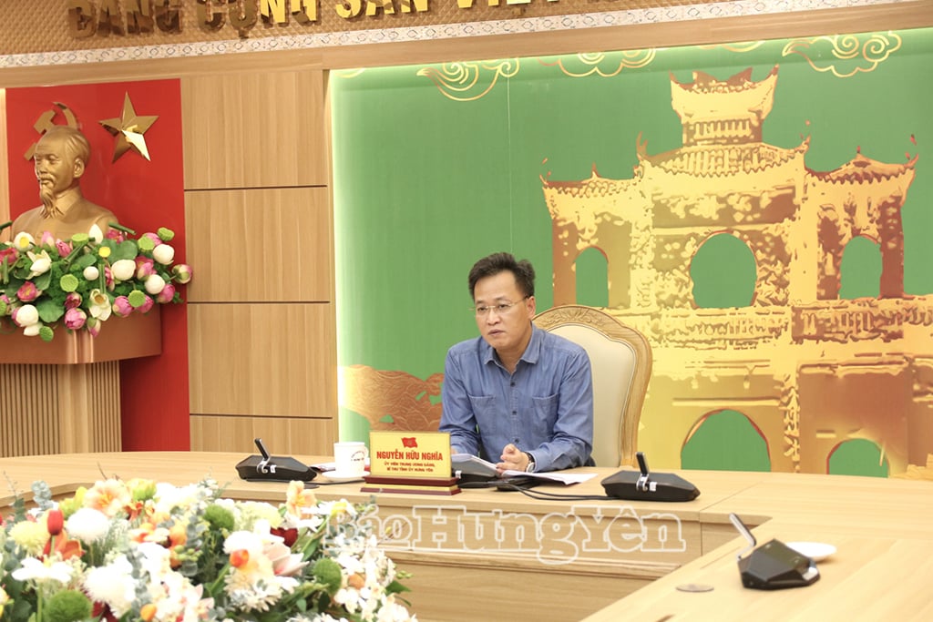 សមមិត្ត Nguyen Huu Nghia សមាជិកគណៈកម្មាធិការមជ្ឈិមបក្ស លេខាគណៈកម្មាធិការបក្សខេត្ត ប្រធានគណៈកម្មាធិការដឹកនាំខេត្ត ថ្លែងសុន្ទរកថាបិទកិច្ចប្រជុំ។