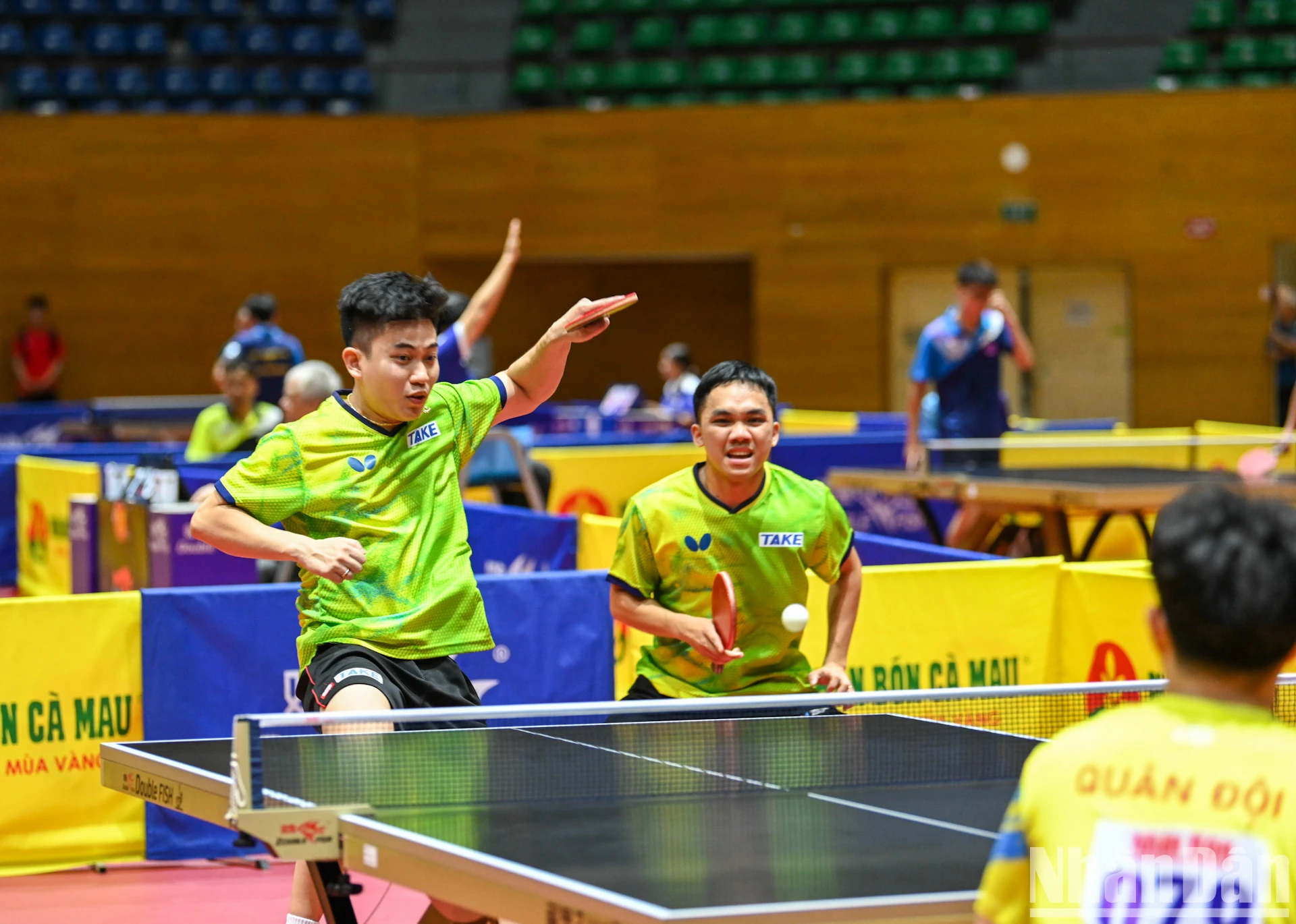 [រូបថត] Anh Hoang - Dinh Duc បានការពារជើងឯកវាយកូនឃ្លីលើតុផ្នែកបុរសដោយជោគជ័យ កាសែត Nhan Dan News 8
