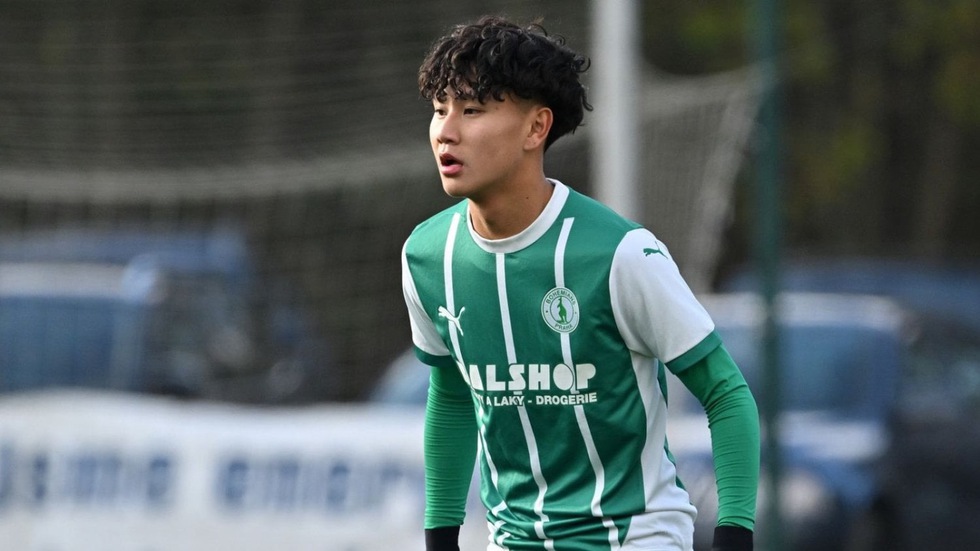 U.22 Việt Nam xuất hiện ‘cánh chim’ rất lạ: Tiền đạo Việt kiều Czech, thầy Kim tạm ‘nhường’ chức- Ảnh 1.