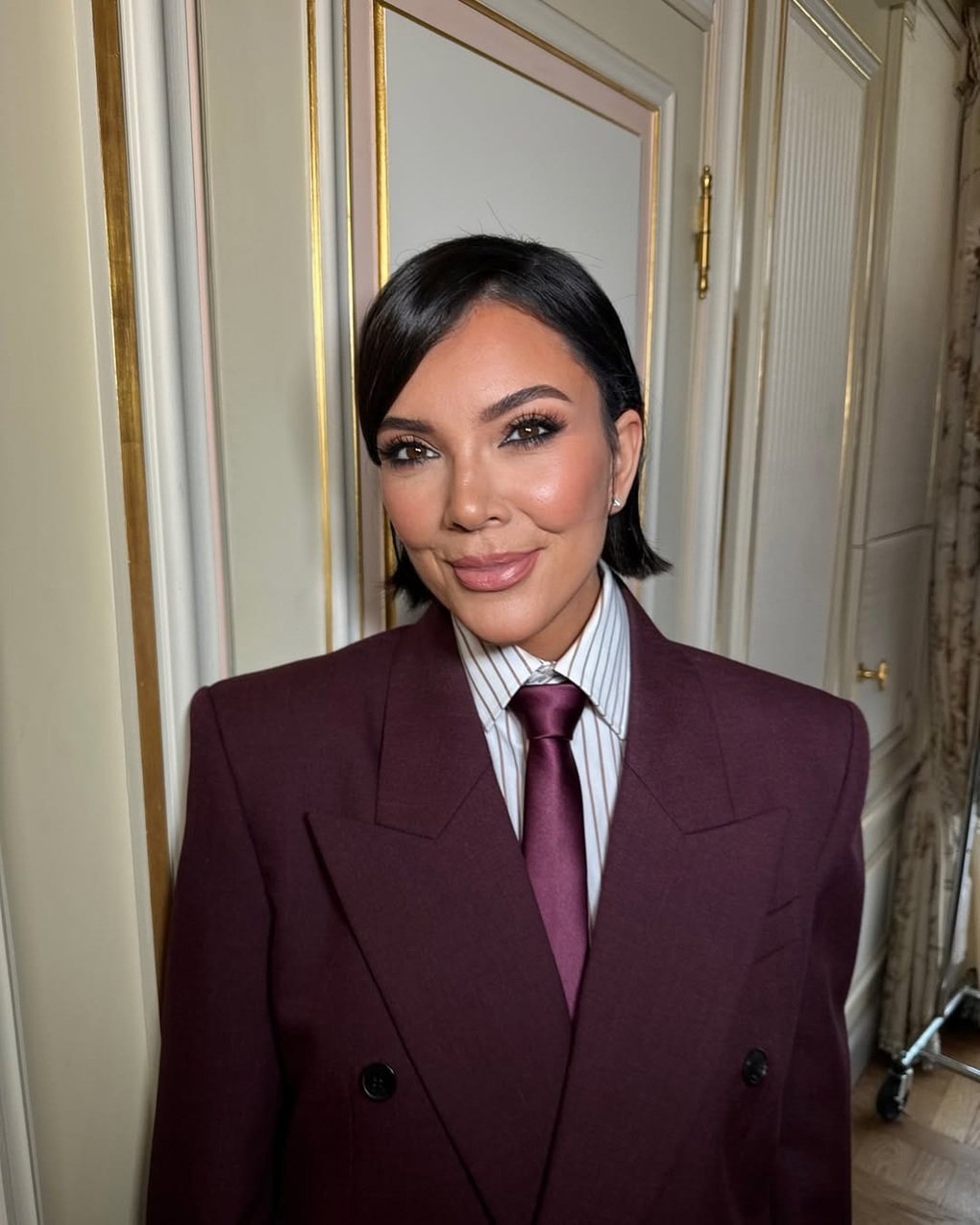 Mẹ của Kim Kardashian trẻ đẹp hệt như con gái kém 25 tuổi - 3