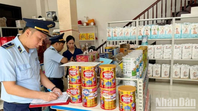 ឡាង សឺន៖ ប្រឆាំងដាច់ខាតការរត់ពន្ធ ការក្លែងបន្លំពាណិជ្ជកម្ម និងទំនិញក្លែងក្លាយ រូបថត ៤