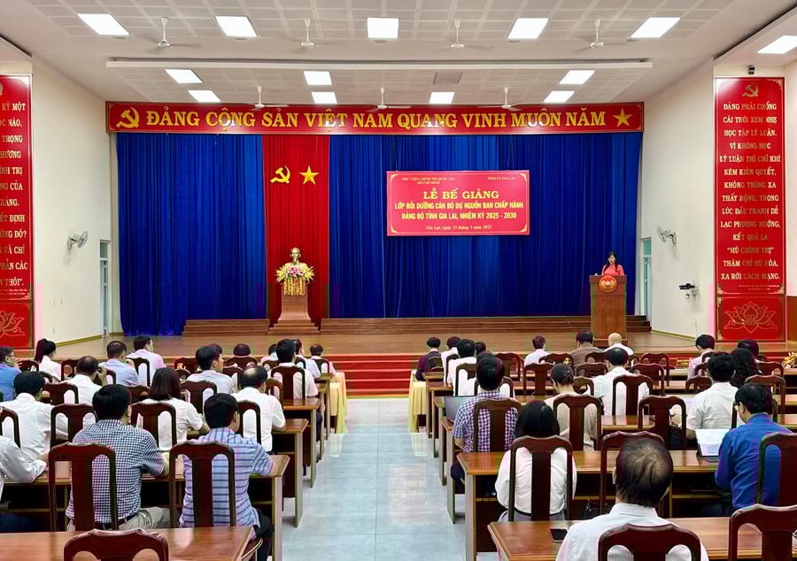 quang-canh-le-be-giang-lop-boi-duong-can-bo-du-nguon-ban-chap-hanh-dang-bo-tinh-gia-lai-nhiem-ky-2025-2030-anh-ha-duy.jpg