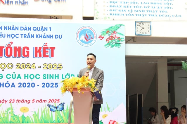 Lễ ra trường xúc động: Phụ huynh cảm ơn cô bảo mẫu, bảo bảo vệ - Ảnh 3.