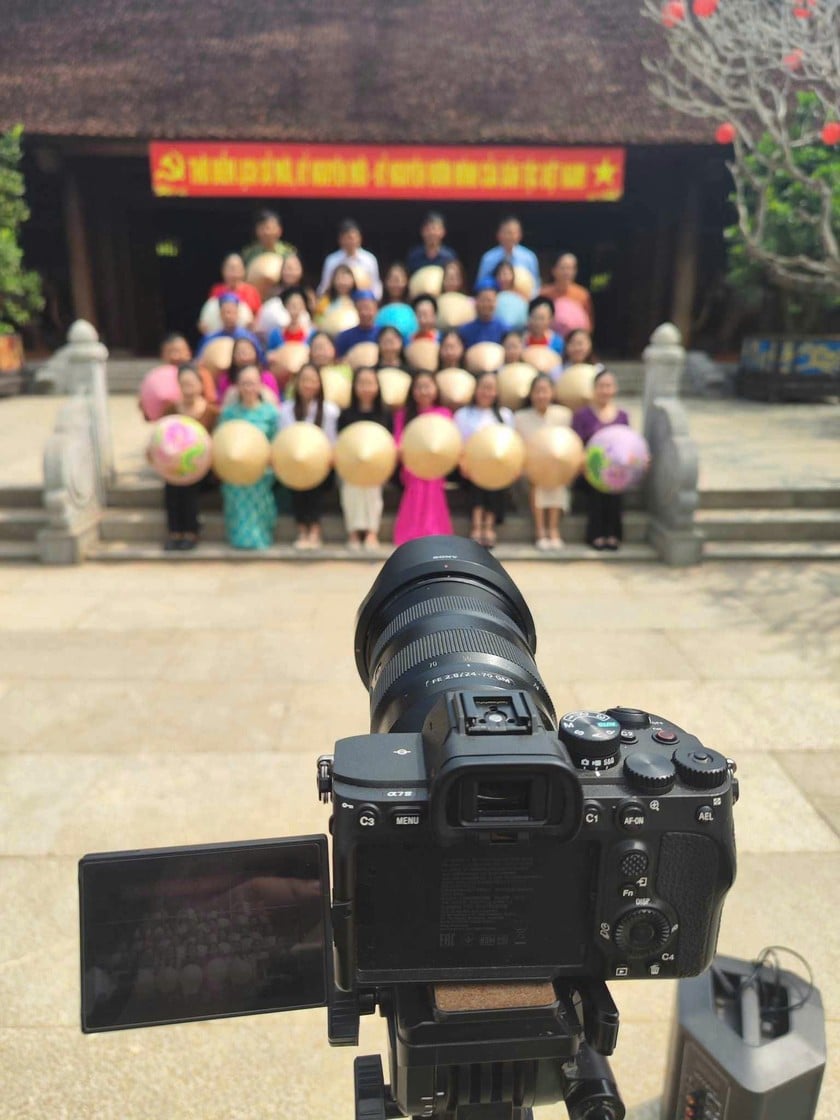 Nhiều cảnh quay tập thể giữa cái nắng dữ dội mùa hè xứ Nghệ nhưng ai cũng hào hứng.