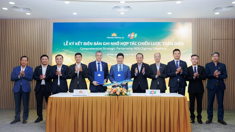 Vietnam Airlines and FPT cooperate to promote comprehensive digital transformation photo 1
