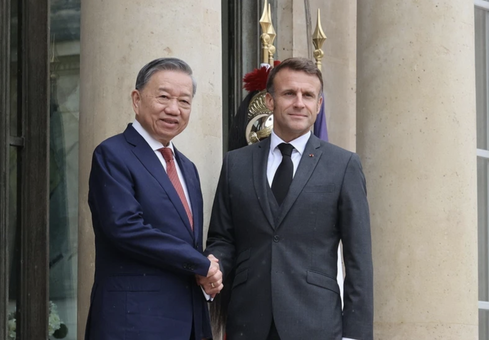 Ambassador Olivier Brochet: France will accompany and support Vietnam in implementing the energy transition process.