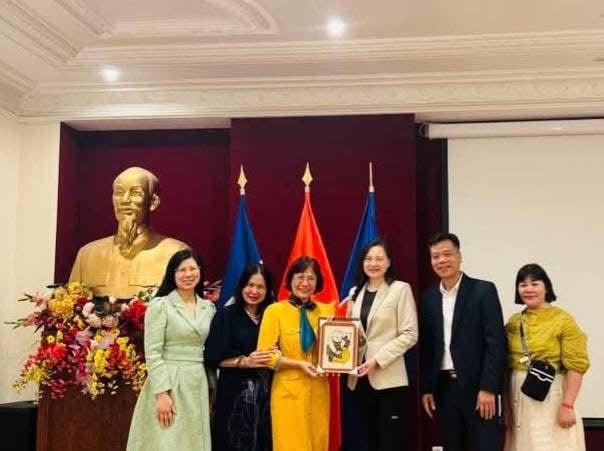 ស្រាវជ្រាវ និង​សិក្សា​បទពិសោធន៍​អន្តរជាតិ​ក្នុង​វិស័យ​អភិរក្ស​បេតិកភណ្ឌ​វប្បធម៌​អរូបី - រូបថត ១