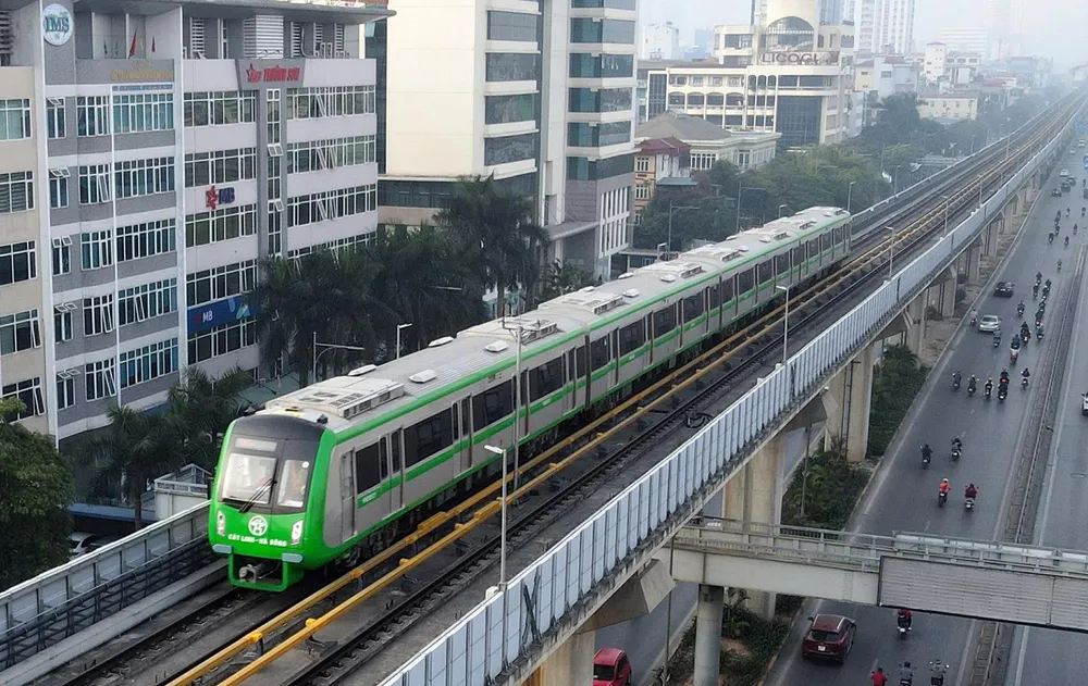 Hành khách hốt hoảng vì tàu Cát Linh- Hà Đông dừng đột ngột giữa mưa lớn ảnh 1
