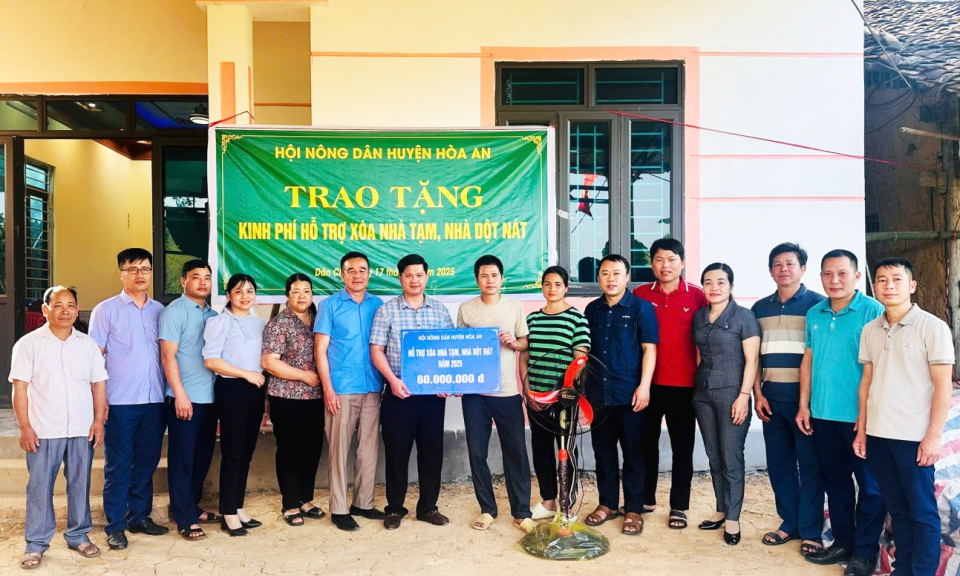 Farmers' associations at all levels join hands to eliminate temporary and dilapidated houses - Cao Bang Electronic Newspaper