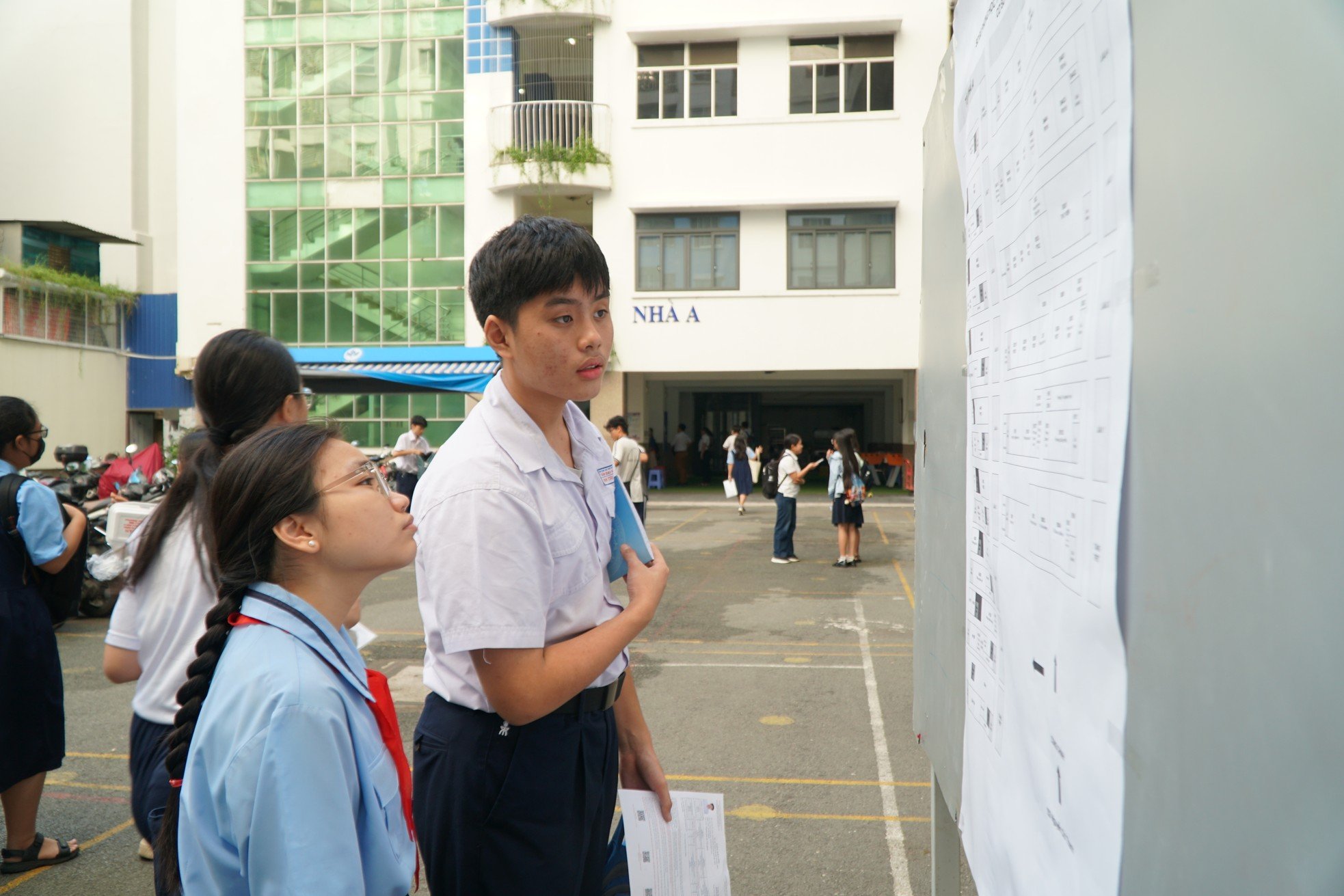 Hàng nghìn học sinh tranh suất vào trường chuyên tốp đầu TPHCM ảnh 5