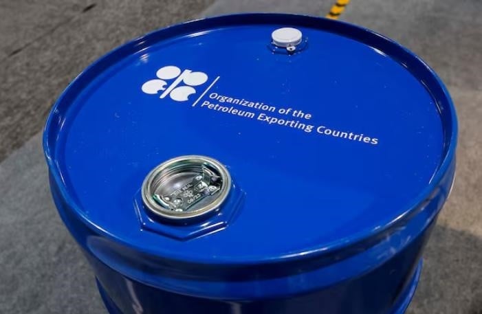 OPEC+は7月に生産量を日量41万1000バレル増やすとみられる。その決定は来週発表される予定だ。イラスト写真：ロイター