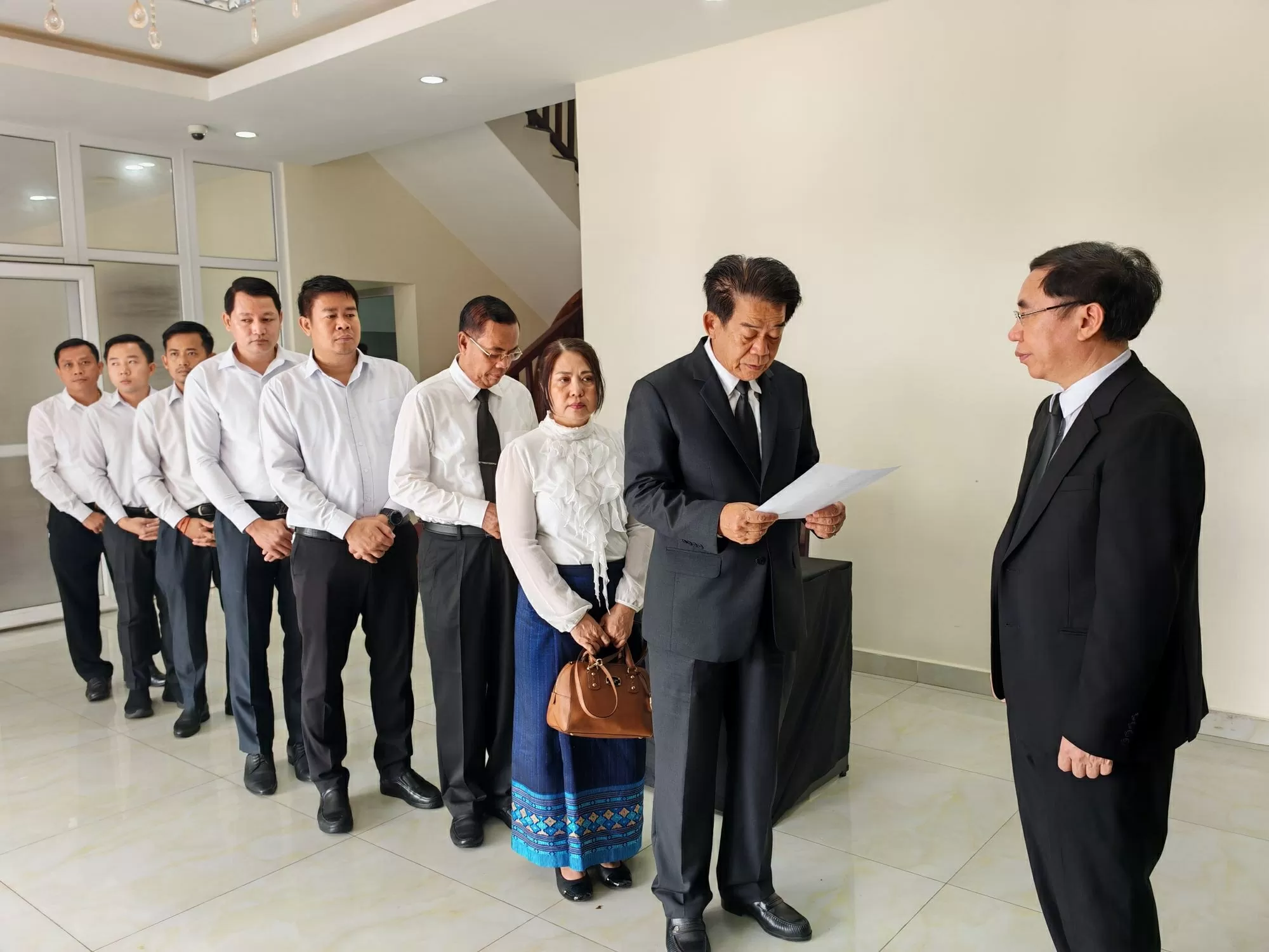 Tổng Lãnh sự quán Việt Nam tại Sihanoukville mở sổ tang viếng nguyên Chủ tịch nước Trần Đức Lương Tổng Lãnh sự quán Việt Nam tại Sihanoukville mở sổ tang viếng nguyên Chủ tịch nước Trần Đức Lương
