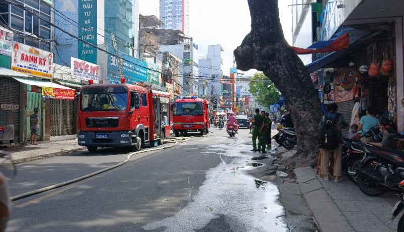 Fire extinguished in a bank transaction office in Nha Trang -0