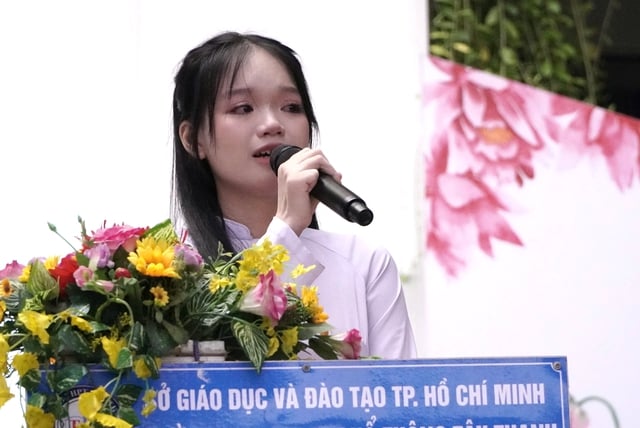 Lời tri ân mẹ đẫm nước mắt của nữ sinh lớp 12 TP.HCM - Ảnh 2.