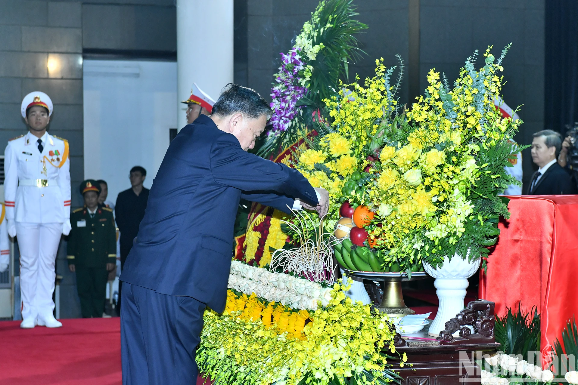 [Ảnh] Lãnh đạo Đảng và Nhà nước viếng nguyên Chủ tịch nước Trần Đức Lương ảnh 2
