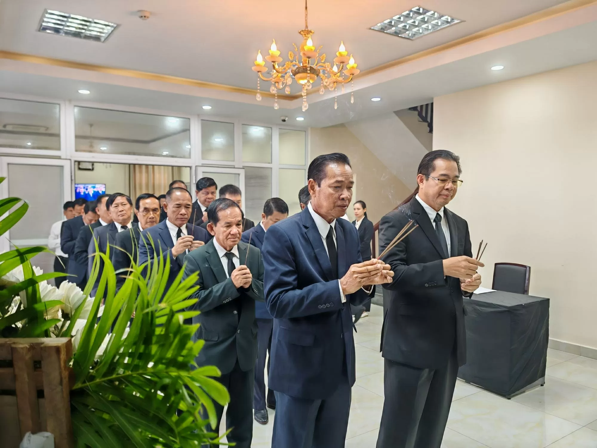Tổng Lãnh sự quán Việt Nam tại Sihanoukville mở sổ tang viếng nguyên Chủ tịch nước Trần Đức Lương Tổng Lãnh sự quán Việt Nam tại Sihanoukville mở sổ tang viếng nguyên Chủ tịch nước Trần Đức Lương