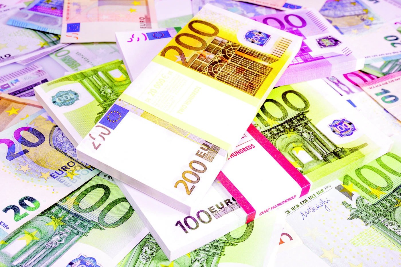 Tỷ giá Euro hôm nay 24/5/2025: Giá Euro mất một phần mức tăng khi ông Trump không hài lòng với các đề xuất từ EU