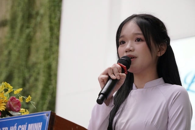 Lời tri ân mẹ đẫm nước mắt của nữ sinh lớp 12 TP.HCM - Ảnh 1.