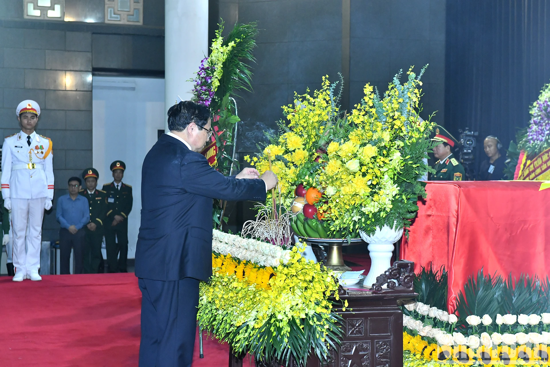 [Ảnh] Lãnh đạo Đảng và Nhà nước viếng nguyên Chủ tịch nước Trần Đức Lương ảnh 8