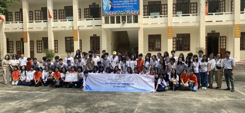 Những giờ học sống động của học sinh chuyên Sinh tại Vườn quốc gia Cúc Phương ảnh 7