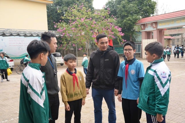 Nhiều giáo viên, nhân viên hợp đồng bị nợ lương nhiều tháng ảnh 1