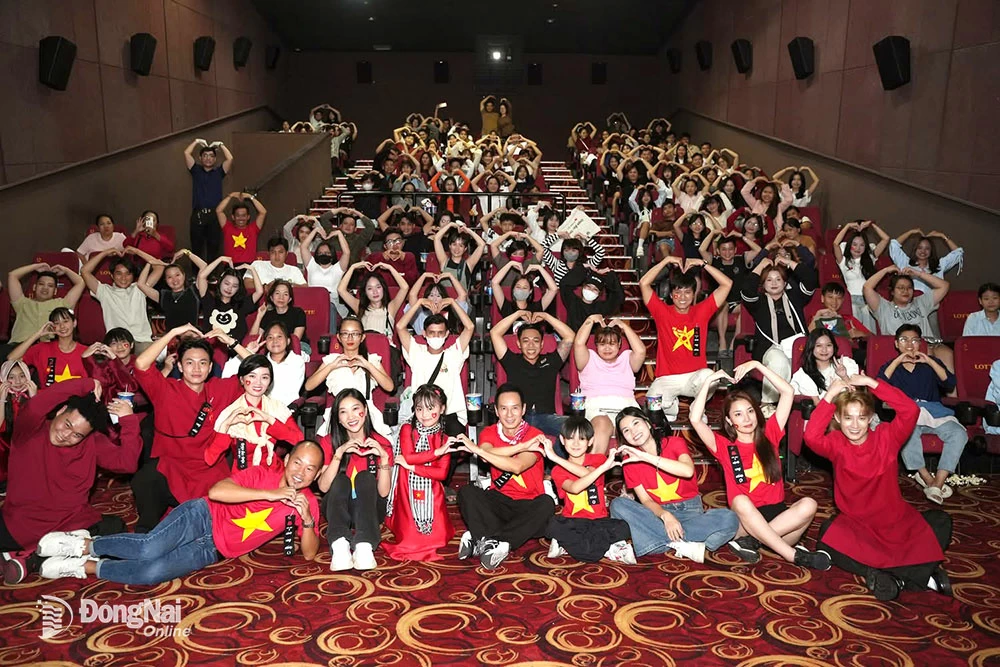 Cinetour អន្តរកម្មជាមួយទស្សនិកជននៅរោងកុន គឺជាសកម្មភាពដែលមិនអាចខ្វះបានក្នុងការផ្សព្វផ្សាយភាពយន្ត។ រូបថត៖ DPCC