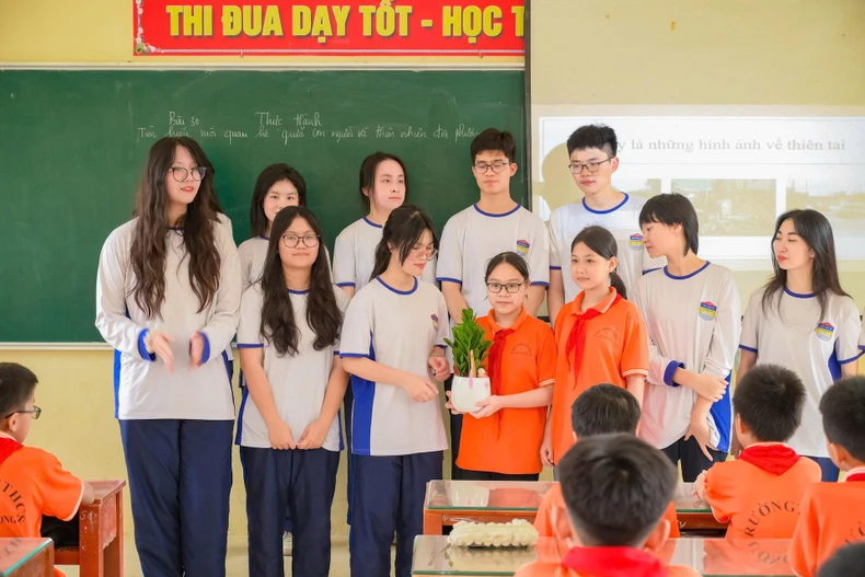 Những giờ học sống động của học sinh chuyên Sinh tại Vườn quốc gia Cúc Phương ảnh 5