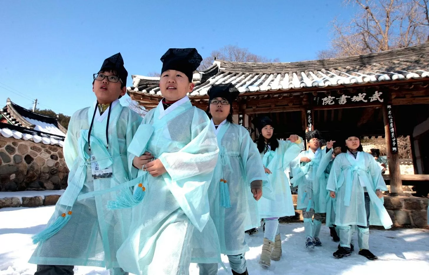 The Ministry of Culture, Sports and Tourism said Friday that it will host the 2025 UNESCO heritage and attractions tour program from June to November to highlight the universal value of Korea’s cultural assets. The program, “Unlock Korea’s Treasures,” wil