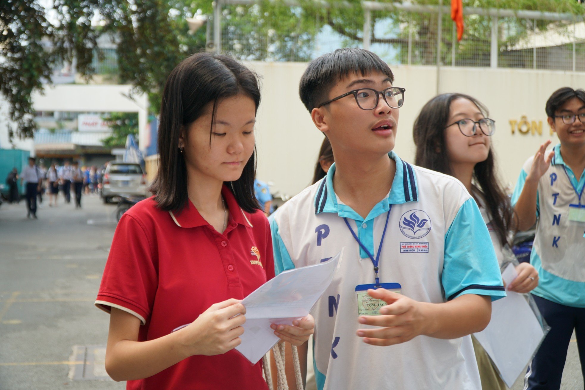 Hàng nghìn học sinh tranh suất vào trường chuyên tốp đầu TPHCM ảnh 4