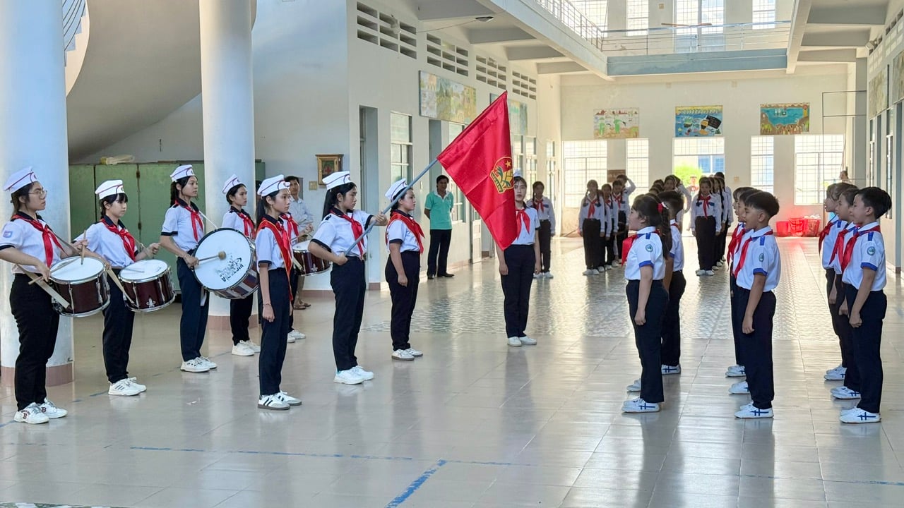 Competición ritual por equipos del Consejo de equipos del distrito de Song Hinh. Foto: KHANH HA