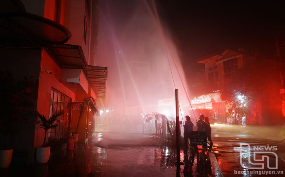 Les forces se sont coordonnées pour éteindre l'incendie.