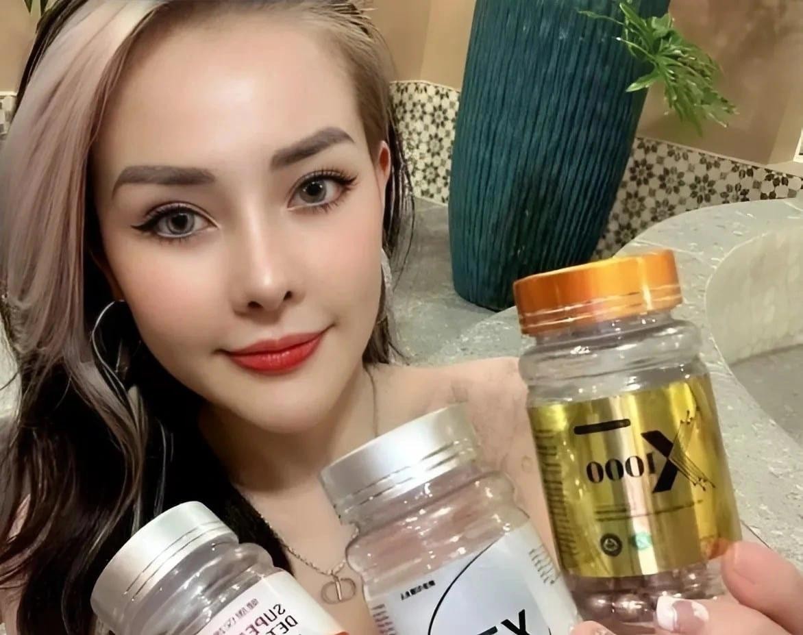 DJ Ngân 98 giới thiệu các viên uống giảm cân trên Facebook cá nhân.