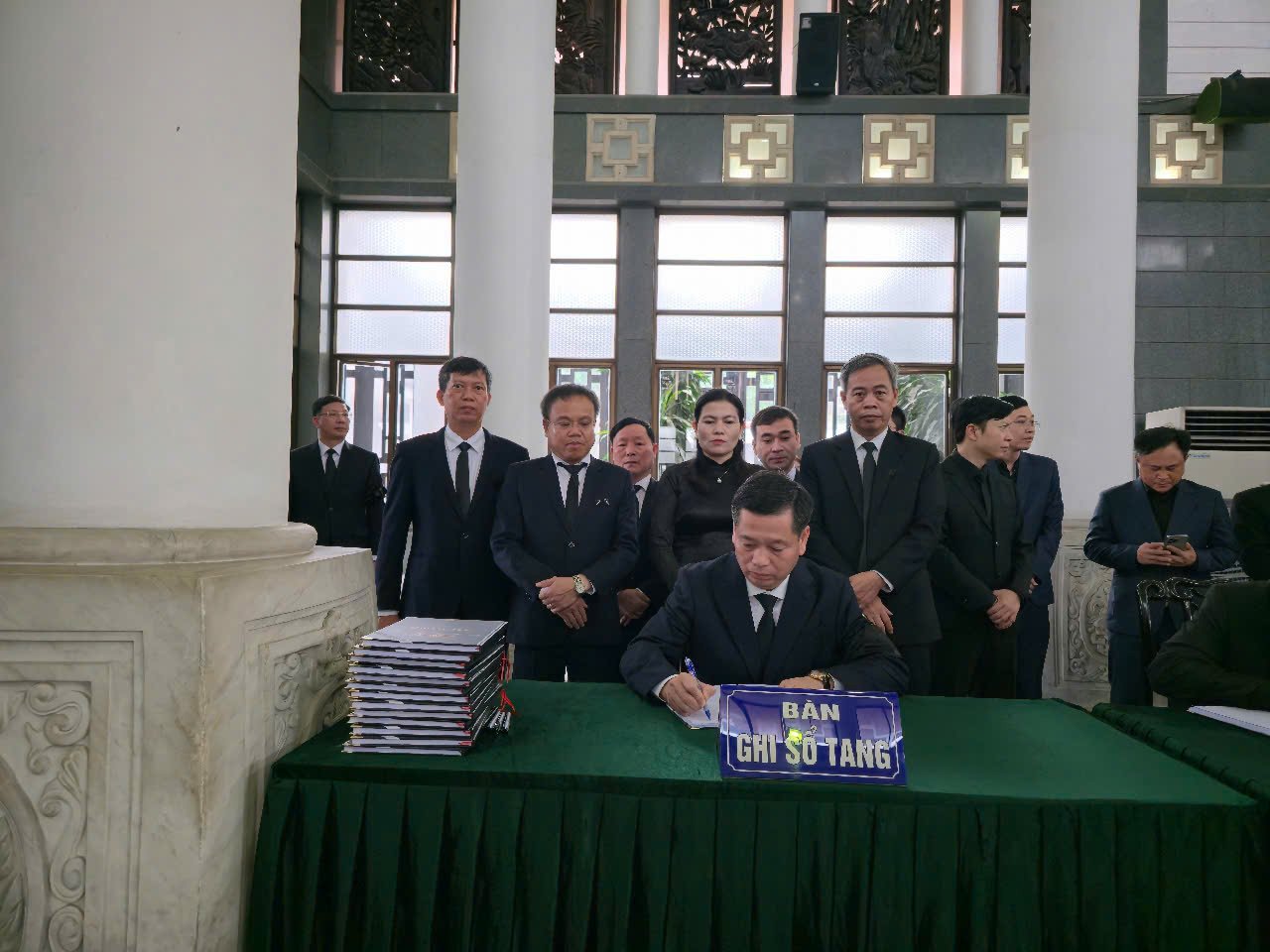 Delegation of Quang Tri province visits former President Tran Duc Luong