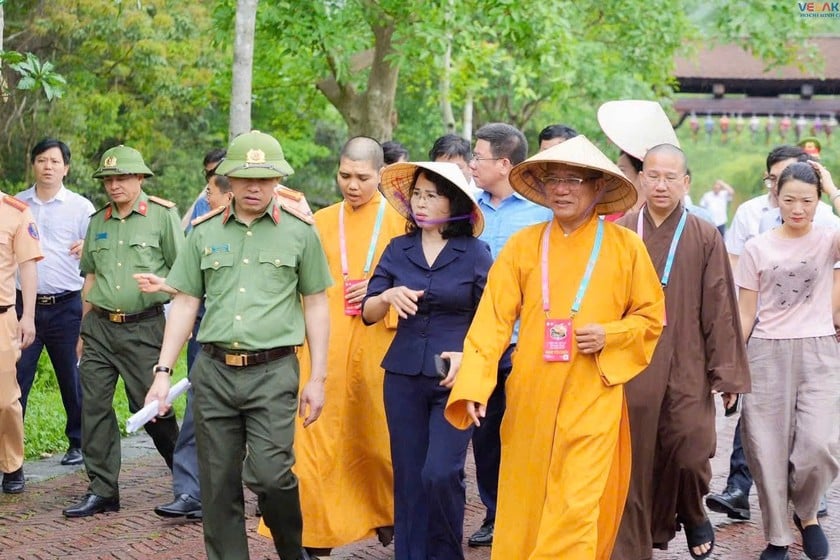 Lãnh đạo tỉnh Quảng Ninh kiểm tra công tác chuẩn bị về việc tổ chức cung rước, tôn trí và chiêm bái Xá lợi Phật tại Cung Trúc Lâm Yên Tử.
