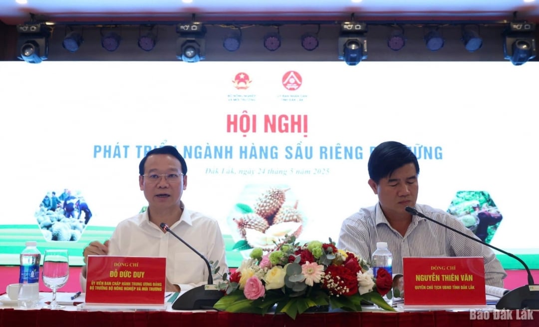 រដ្ឋមន្ត្រីក្រសួងកសិកម្ម និងបរិស្ថាន លោក Do Duc Duy និងប្រធានស្តីទីគណៈកម្មាធិការប្រជាជនខេត្ត Dak Lak លោក Nguyen Thien Van សហប្រធានសន្និសីទ។
