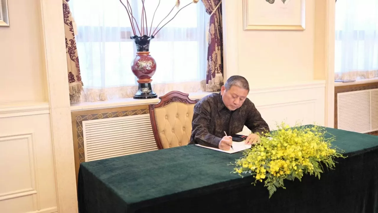 Lễ viếng và ghi sổ tang nguyên Chủ tịch nước Trần Đức Lương tại Đại sứ quán Việt Nam tại Trung Quốc