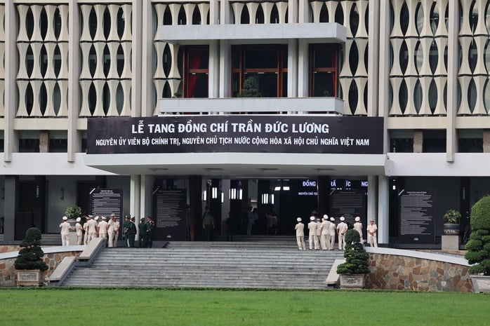 Hình ảnh lễ viếng nguyên Chủ tịch nước Trần Đức Lương tại TP HCM- Ảnh 2.
