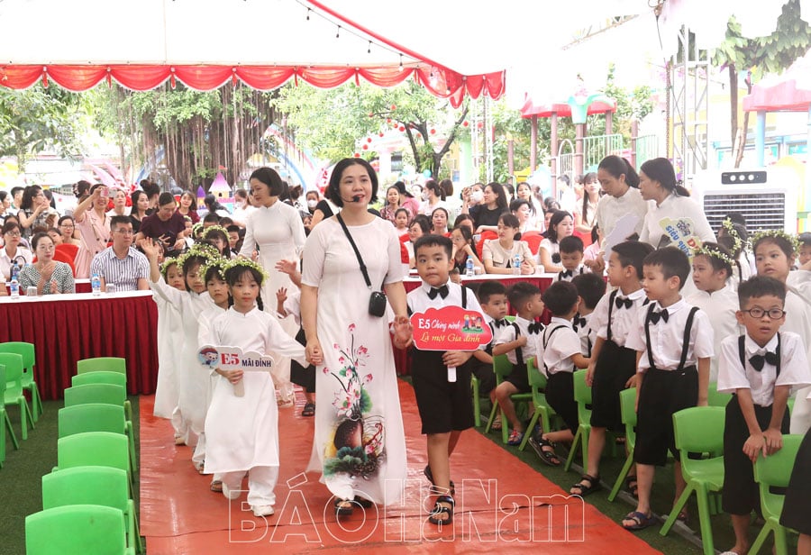 Hoa Sen Kindergarten held a farewell ceremony for 5-year-old students completing the preschool education program.