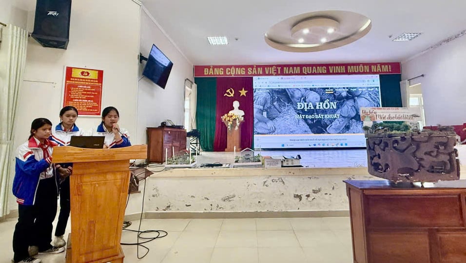 Các thí sinh trình bày ý tưởng và thuyết minh về sản phẩm của mình tại Lễ tổng kết
