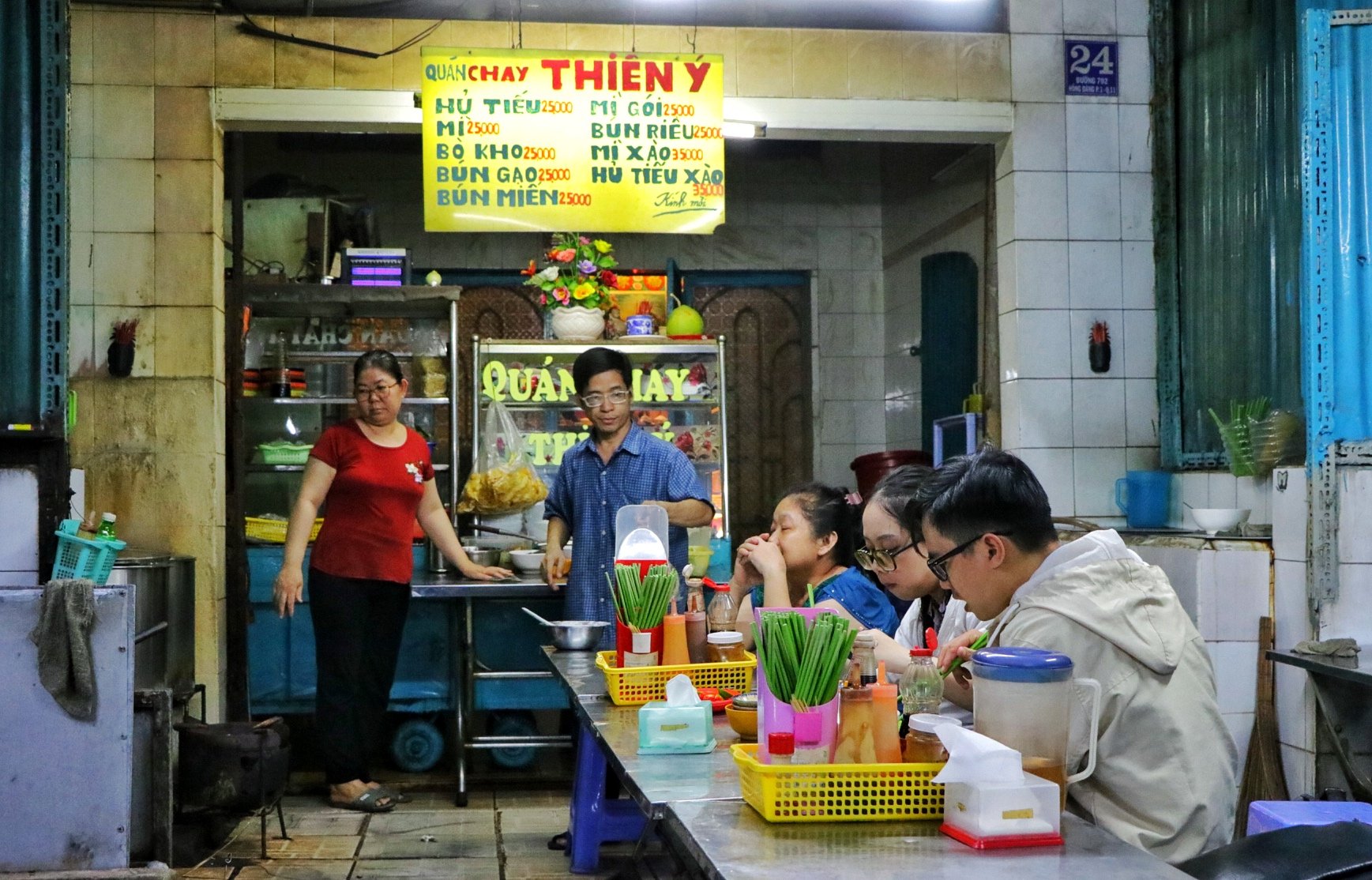 Quán chay Thiên Ý gần nửa thế kỷ ở TP . HCM và hành trình giữ gìn hương vị xưa - Ảnh 1.