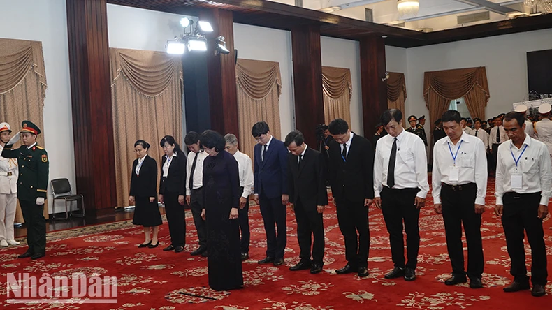 Many delegations visited former President Tran Duc Luong in Ho Chi Minh City photo 2