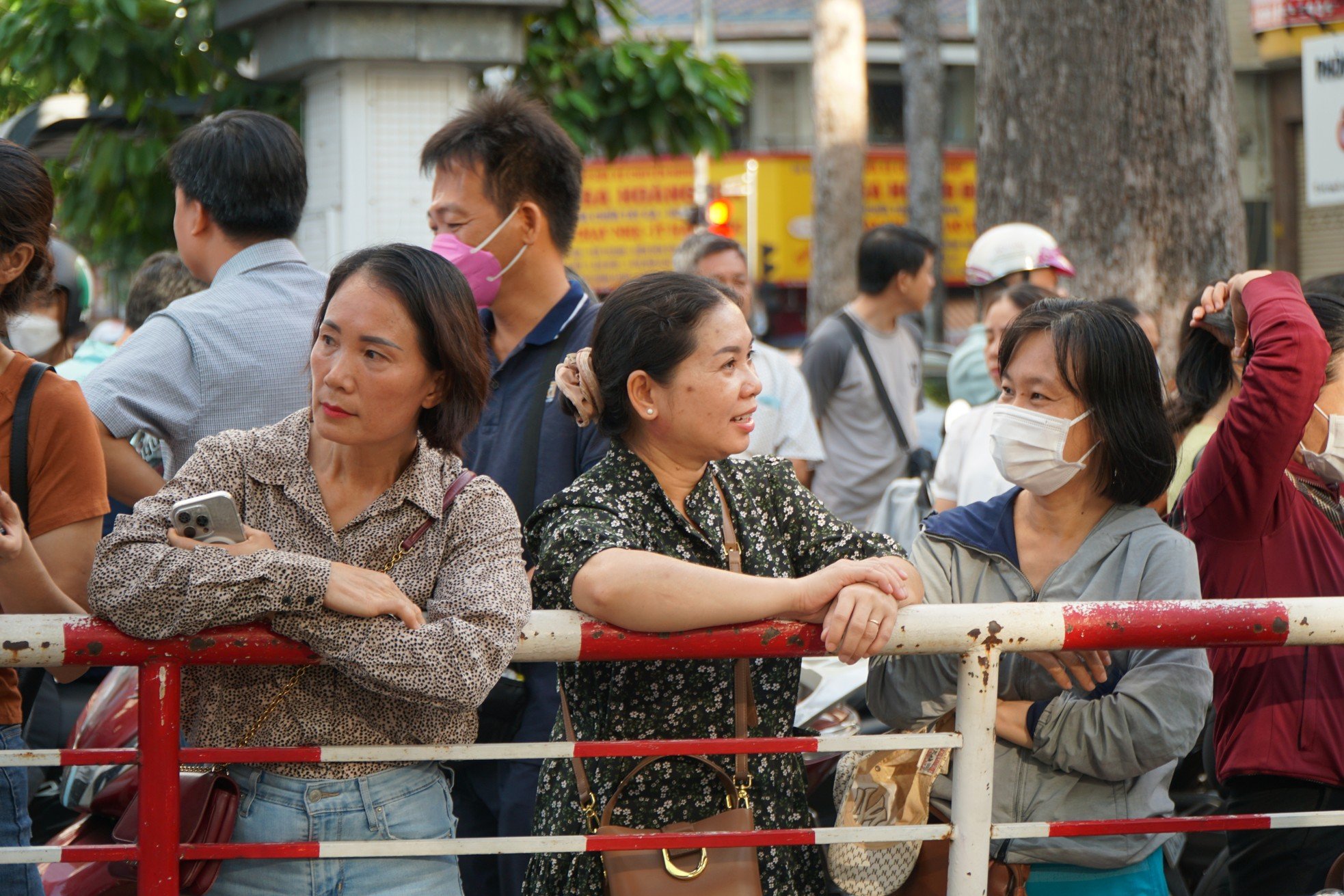 Hàng nghìn học sinh tranh suất vào trường chuyên tốp đầu TPHCM ảnh 7