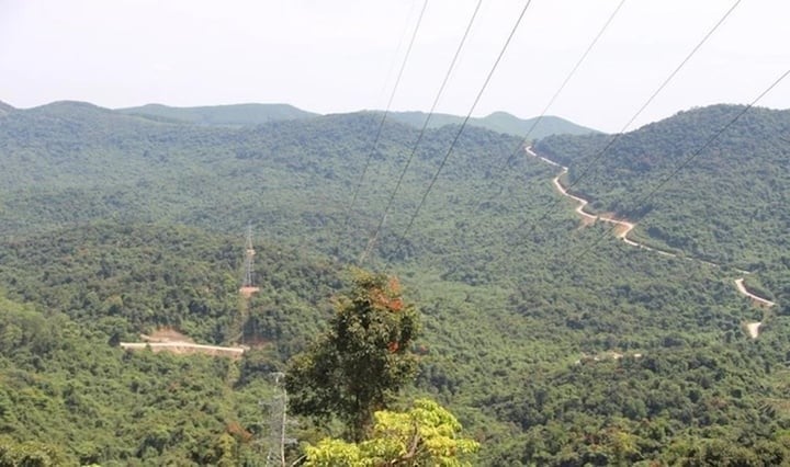 Route 71 connects Phong Xuan commune to Rao Trang mountain forest area. (Photo: VD)
