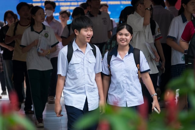 Thi lớp 10 Trường Phổ thông Năng khiếu: Có phần thi khiến nhiều thí sinh gặp khó - Ảnh 1.