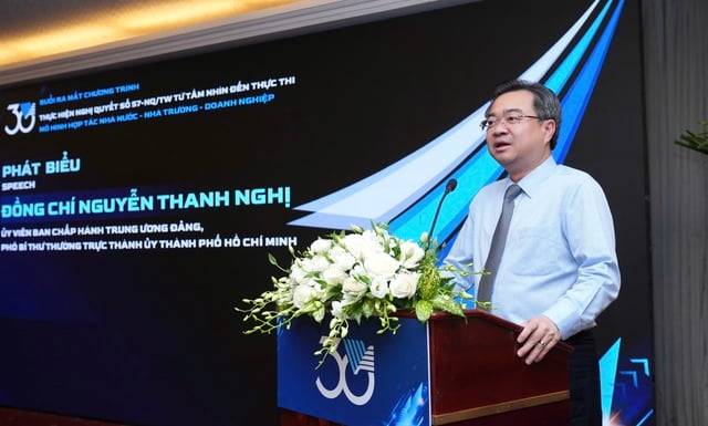 ĐH Quốc gia TP.HCM ký hợp tác với 10 doanh nghiệp về 6 lĩnh vực ưu tiên - Ảnh 1.