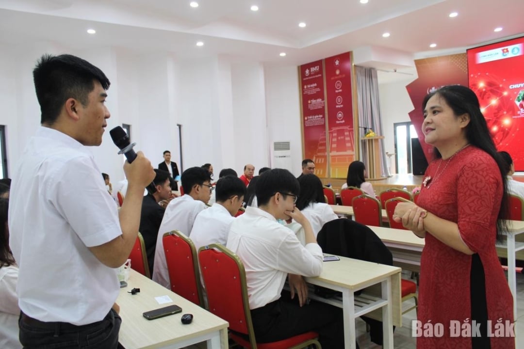 Talk show “Sinh viên với câu chuyện về công việc chuyên môn và bí quyết chinh phục nhà tuyển dụng”.
