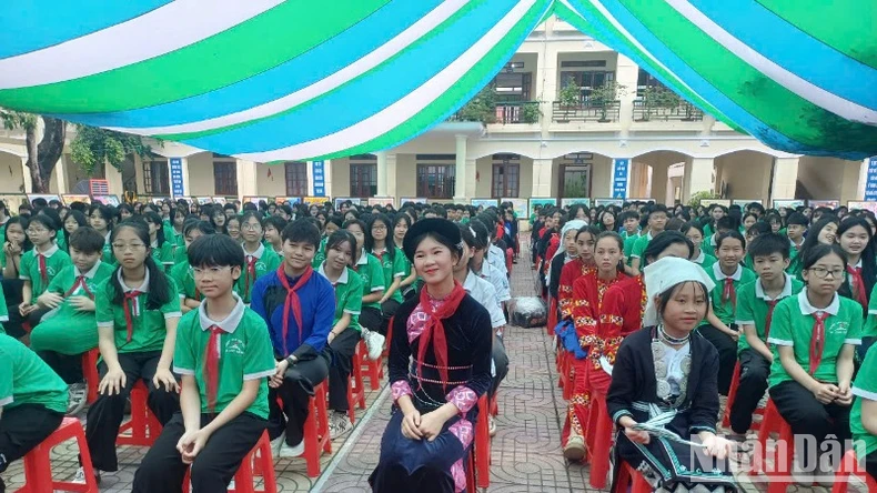 “Vươn xa-Tỏa sáng”: Tiếp lửa ước mơ cho học sinh dân tộc thiểu số Cao Bằng ảnh 2