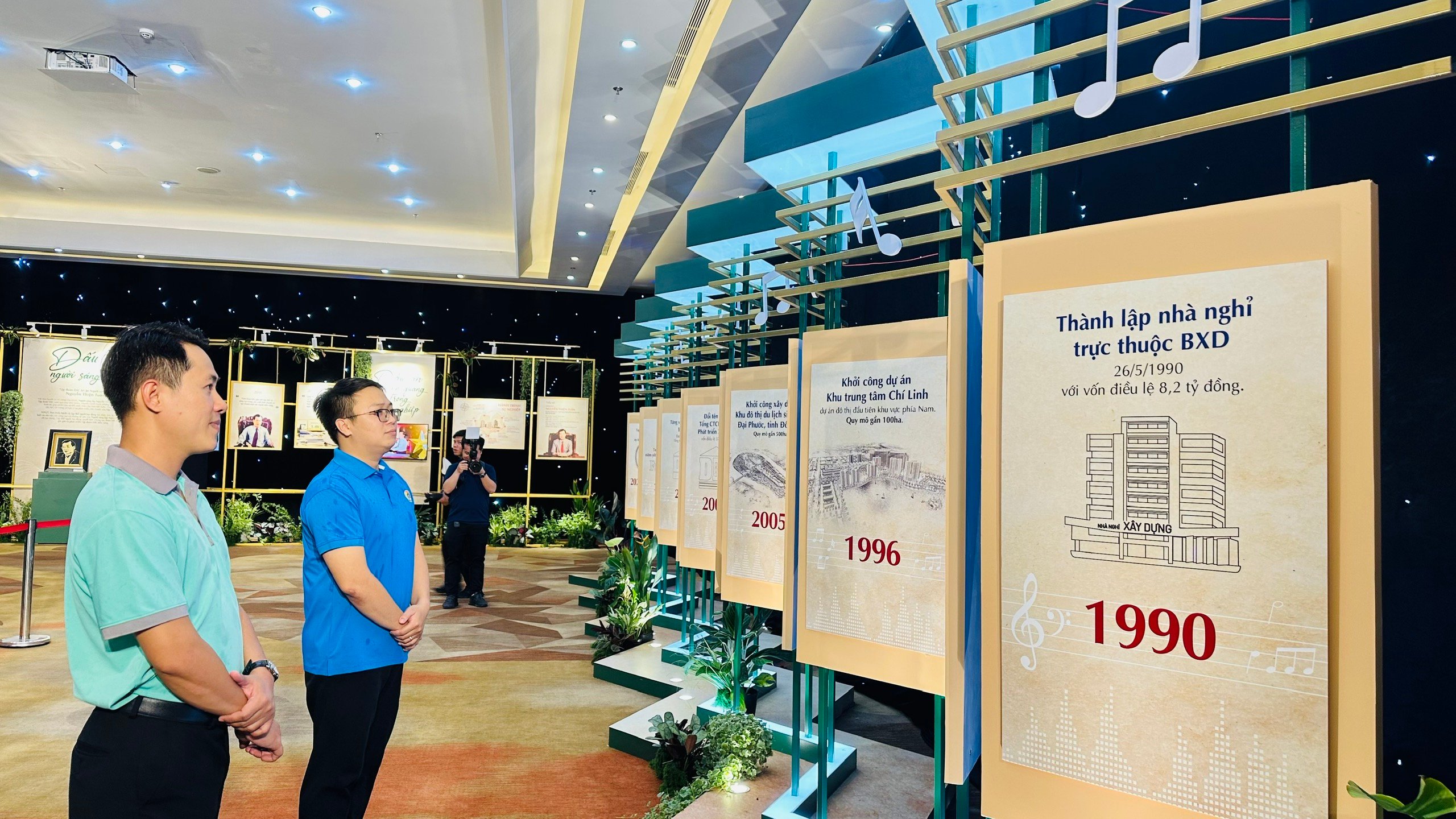 Triển lãm “Bản giao hưởng mãi xanh” là một không gian nghệ thuật giàu cảm xúc, thể hiện hành trình 35 năm phát triển bằng hình ảnh, tư liệu và những thông điệp ý nghĩa