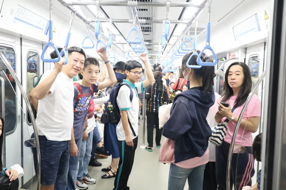 HK di metro.JPG